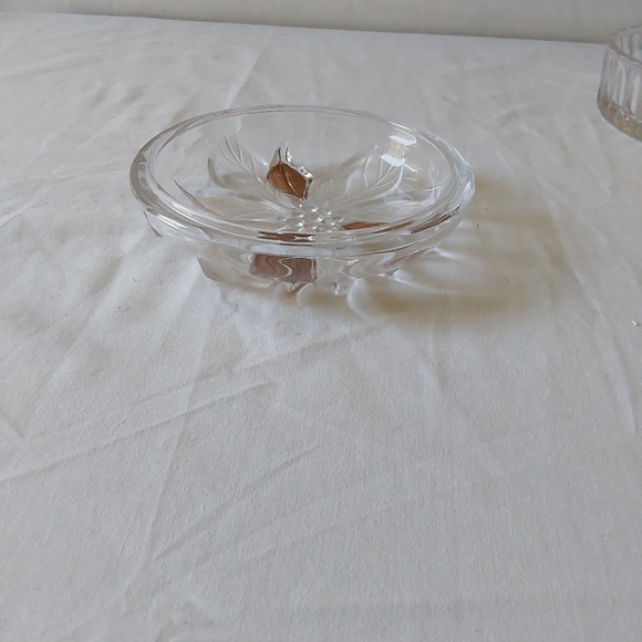 Gilded Poinsettia Crystal Candy Dish/Powder Box - Picture 2 of 16